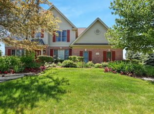 10 W Prairie Ct, Hawthorn Woods, IL 60047