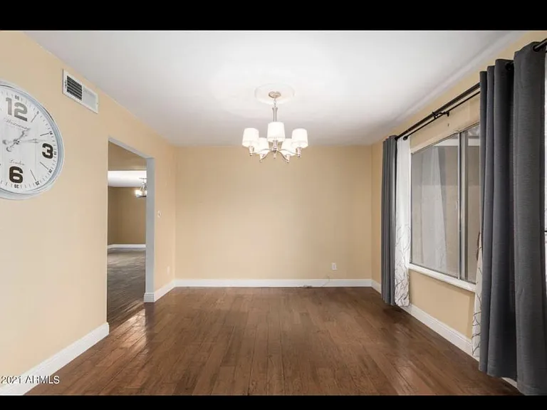 2432 W Dailey St — Photo 17