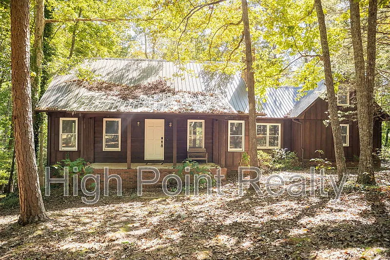 4 bed, 2.5 bath, 2207 sqft, $2,200 — Photo 1