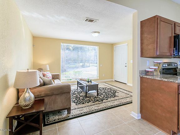 5th image of 1648 Chateau Dr