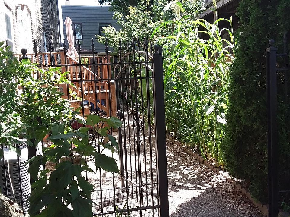 1st image of 733 N Hoyne Ave #2