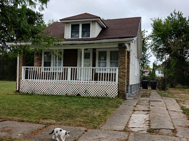 2244 W Grand St — Photo 1