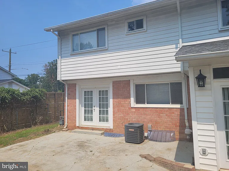 6818 Rolling Rd — Photo 36