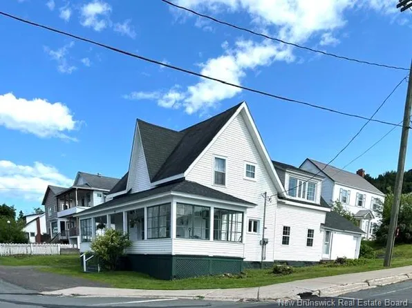 442 Adelaide St, Dalhousie, NB E8C 1A8