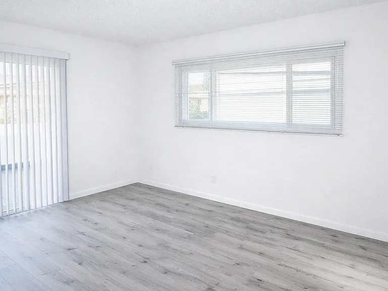 812 Larch St — Photo 16