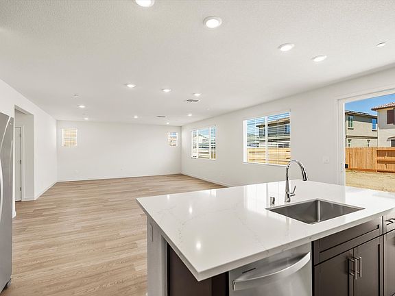 SAC_Riverine_5028_Kitchen_A_618-Channel-Cir