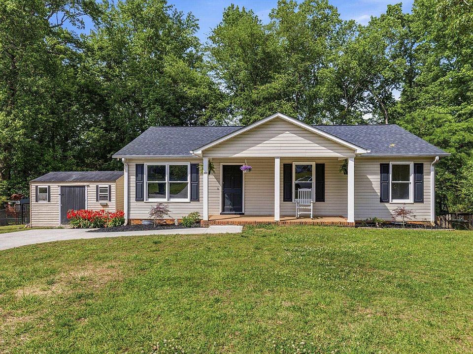 1st image of 323 Pinonwood Dr