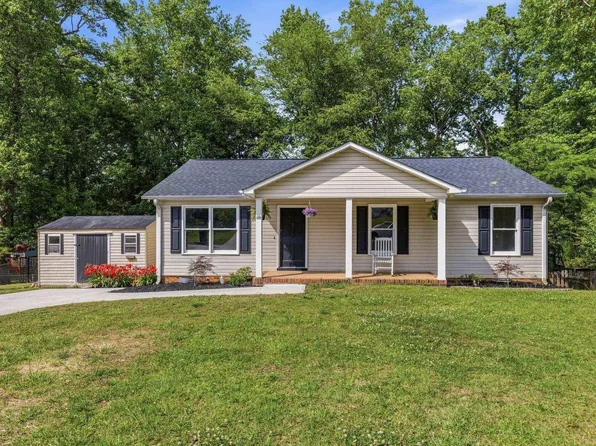 323 Pinonwood Dr, Simpsonville, SC 29680