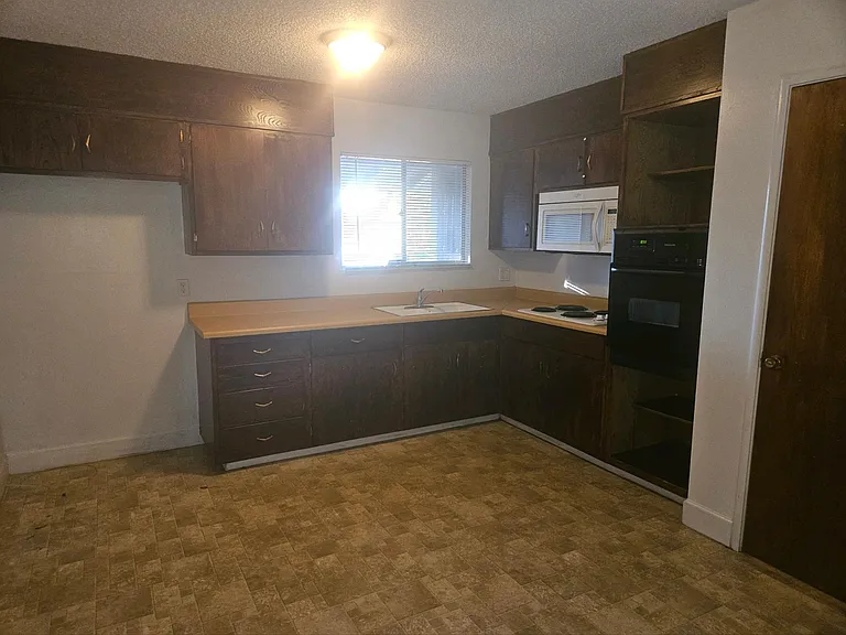 3414 N Ezie Ave — Photo 3