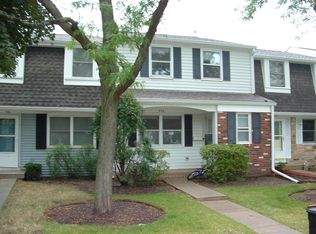 939 Banbury Ct, Schaumburg, IL 60194