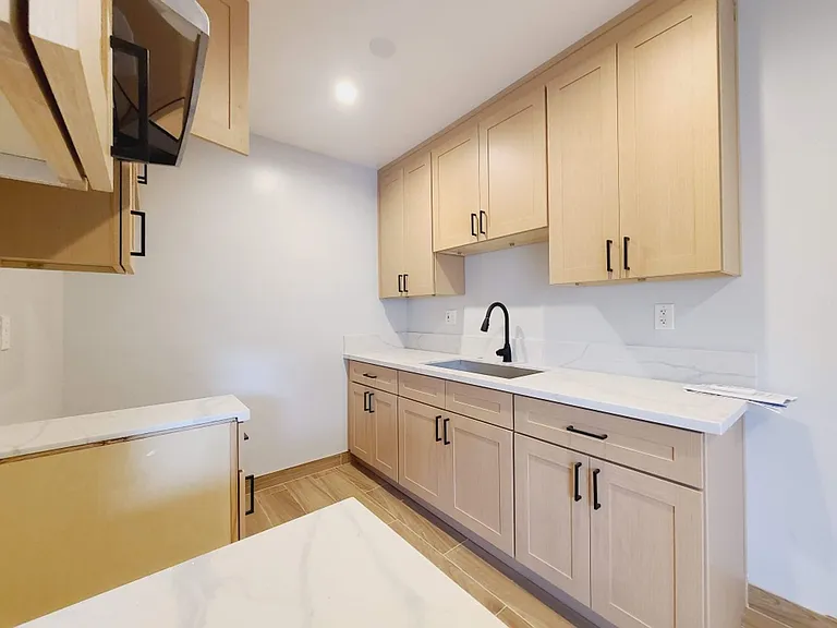 14547 Saticoy St — Photo 3