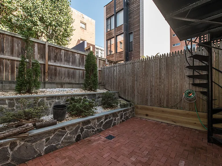 2527 Queen Annes Ln NW — Photo 19