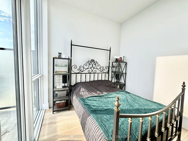 39 Roehampton Ave #4603 — Photo 50