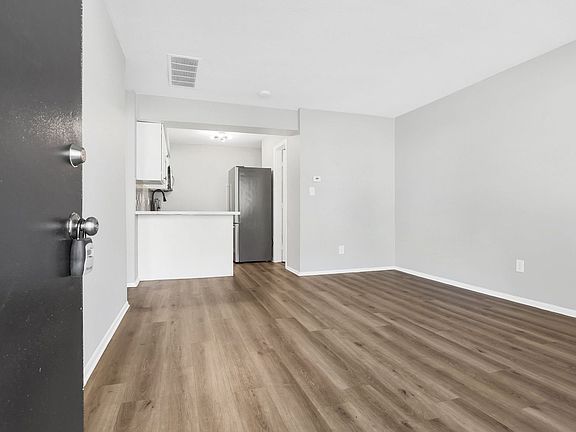 3rd image of 4446-4450 Mathews Ave