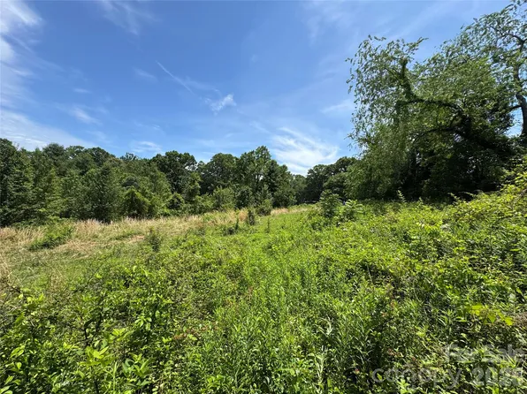 Duckett Rd, Candler, NC 28715