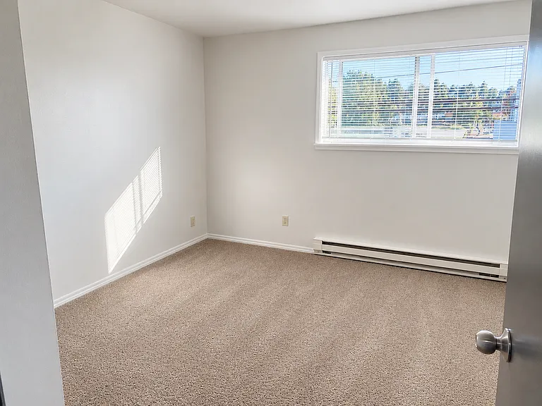 703 Woodford Ave N — Photo 22