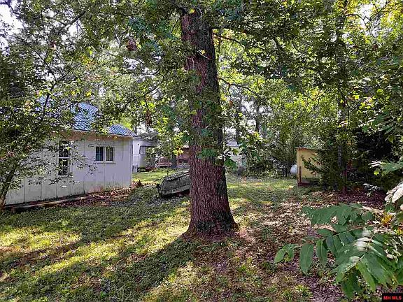 5th image of 903 Woodland Ave