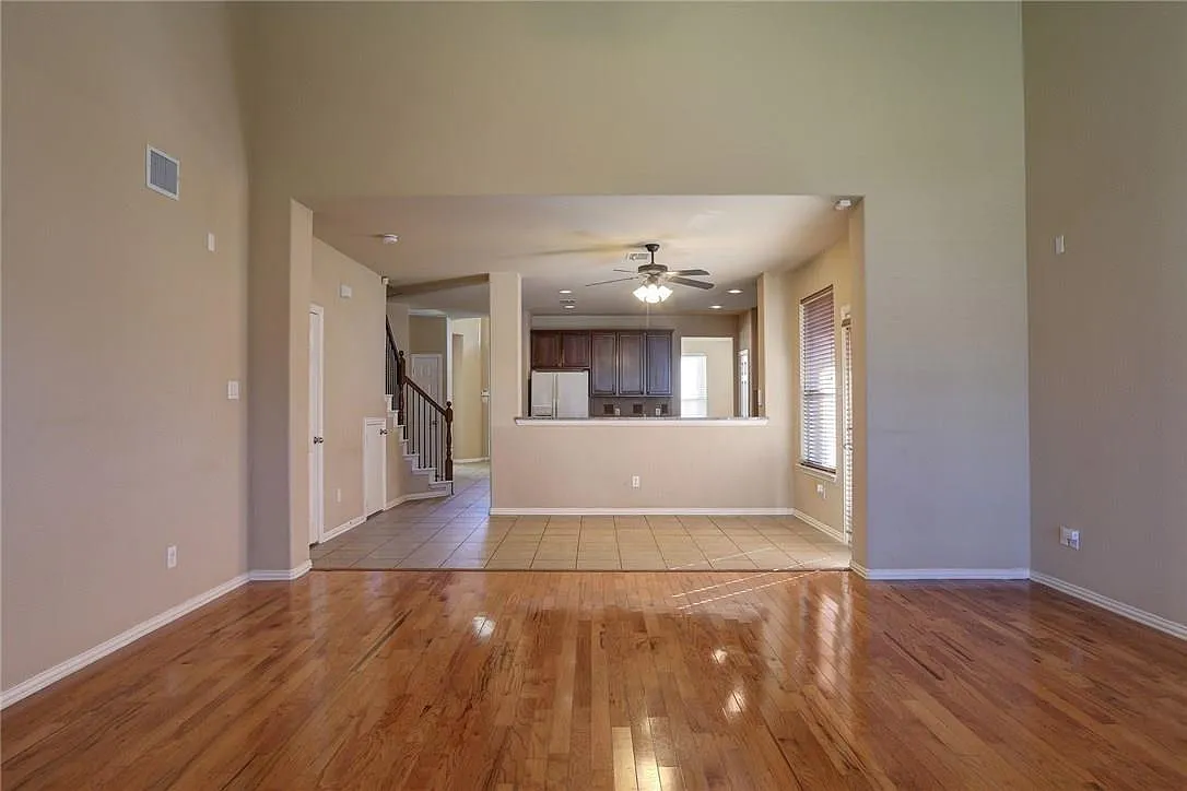 4 bed, 3.5 bath, 3489 sqft, $2,895 — Photo 3