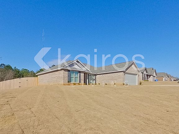 3rd image of 782 Park Ln