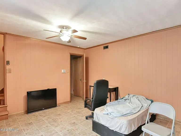 200 Suburban Rd — Photo 17
