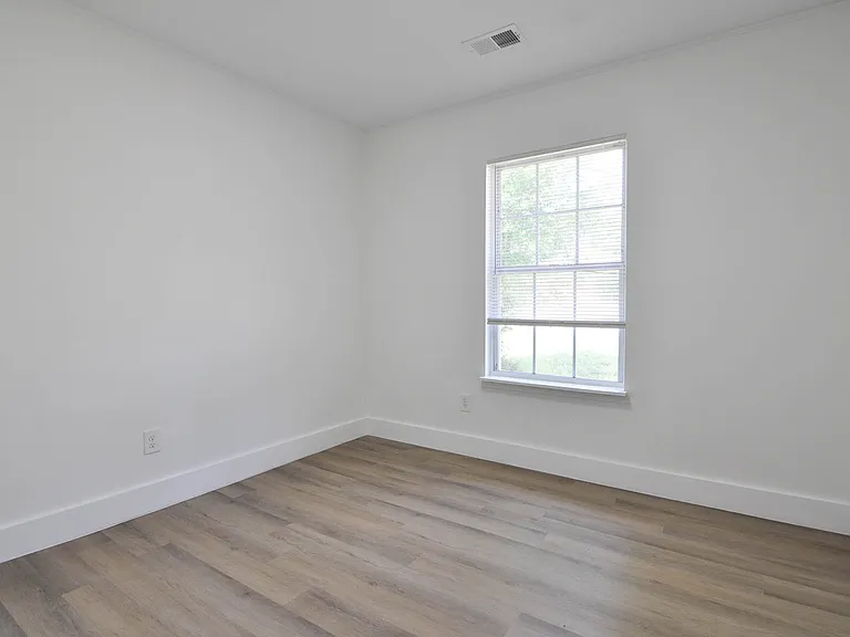 212 W Hanover Ave — Photo 9