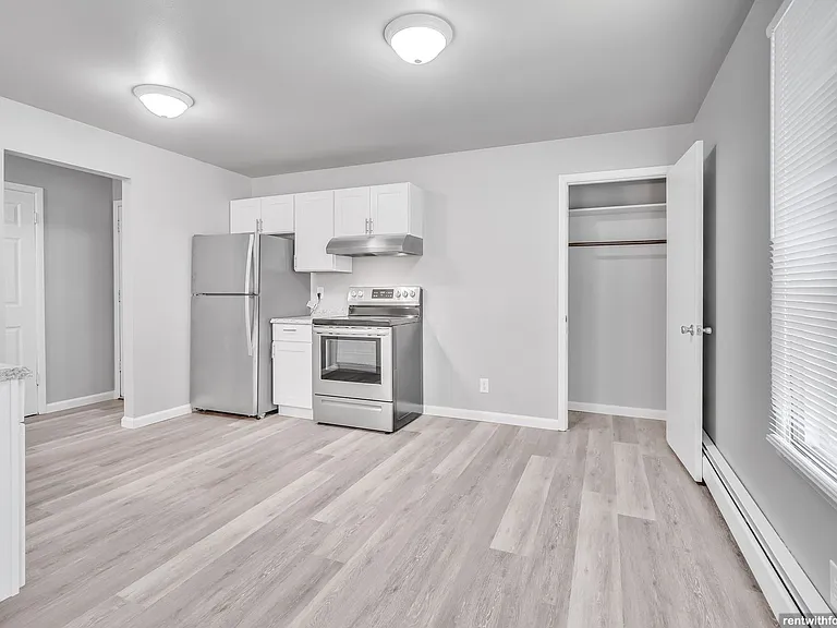 2020 Regency Ct — Photo 2