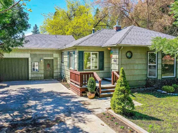 931 Douglas Ln, Mount Shasta, CA 96067