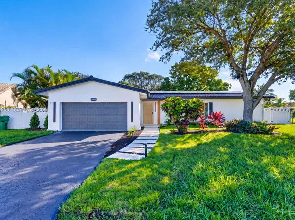 4401 NW 102nd Ter, Coral Springs, FL 33065