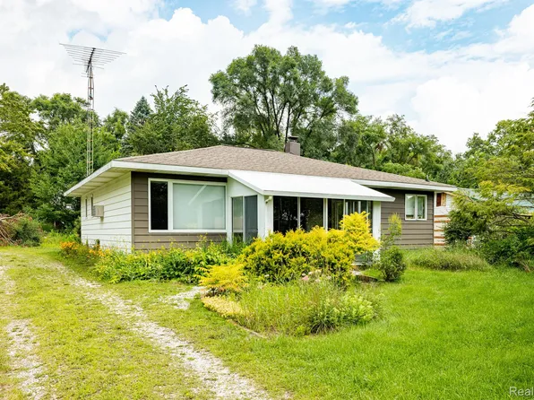 5844 San Souci Rd, Gregory, MI 48137