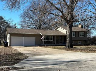 2323 SW Meadow Ct, Topeka, KS 66614