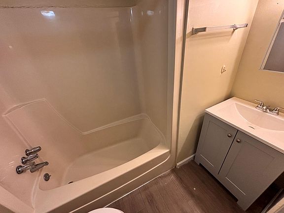 2nd image of 519 Crosby St APT 8