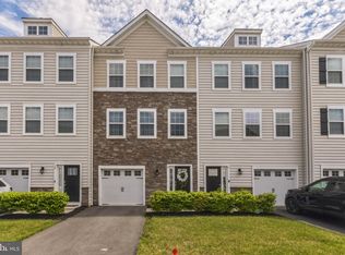 8 Ravenna Ln, Mount Laurel, NJ 08054