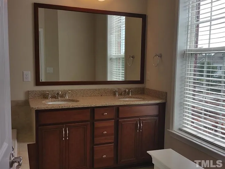10410 Sablewood Dr #102 — Photo 9