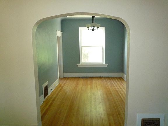3rd image of 1519 E 22nd Ave