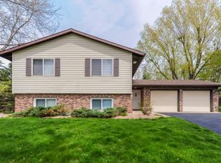 18208 Ginavale Ln, Eden Prairie, MN 55346