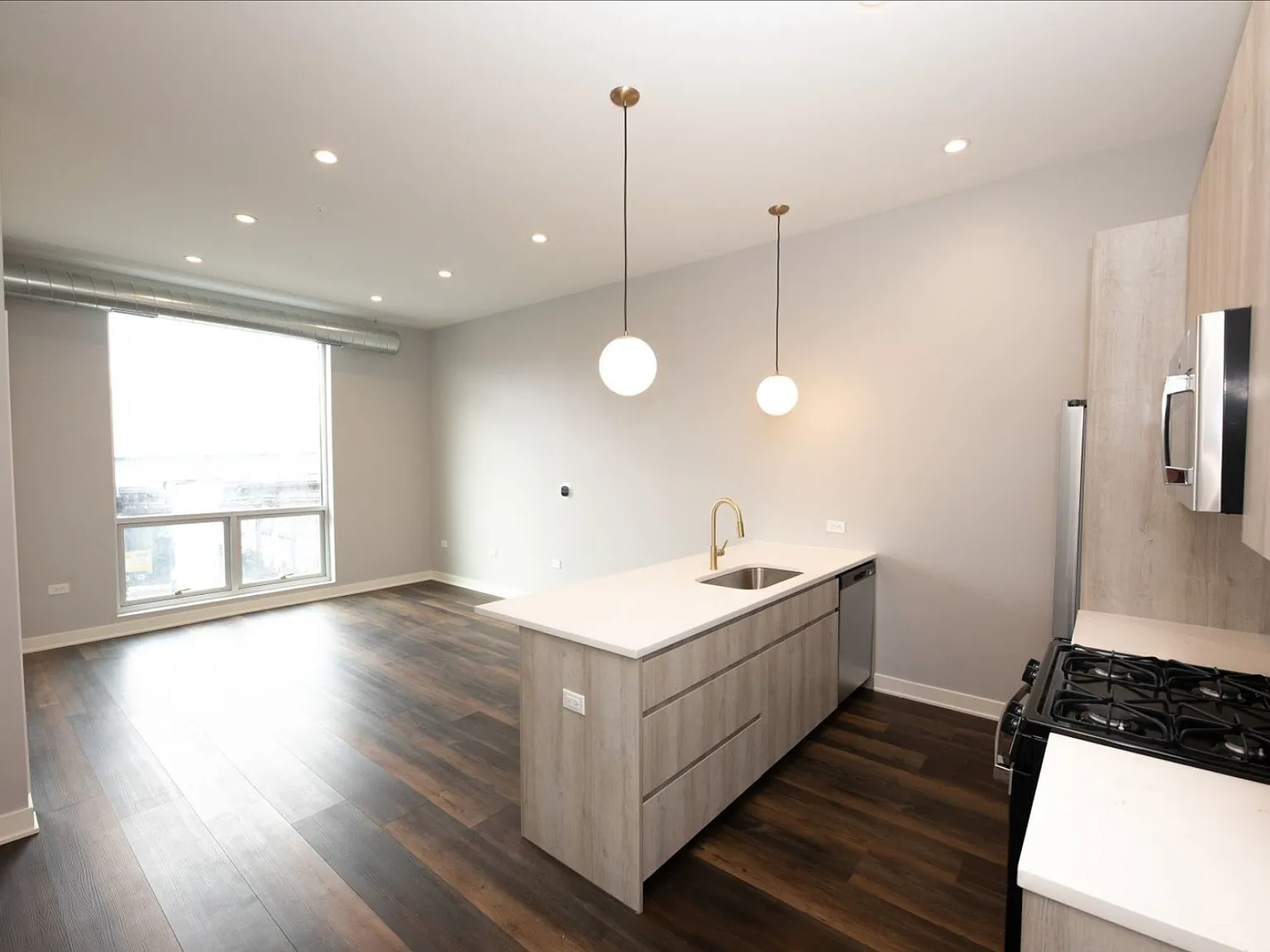 3 bed, 1200 sqft, $3,950 — Photo 1