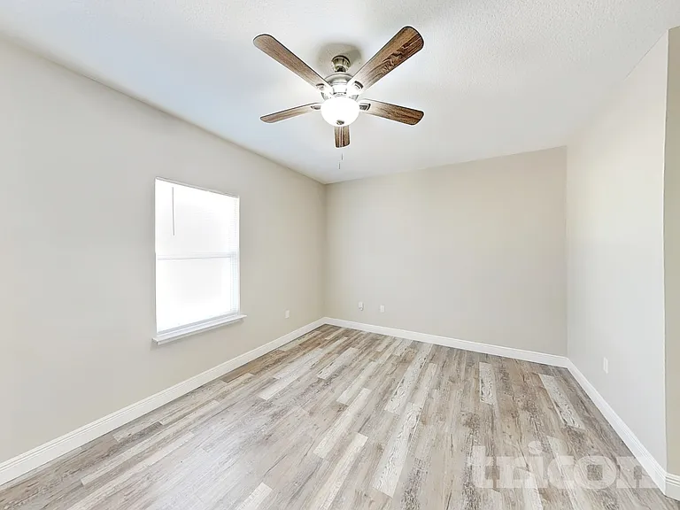 1249 Sargent St — Photo 8