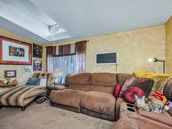 3rd image of 4315 Hill Ave