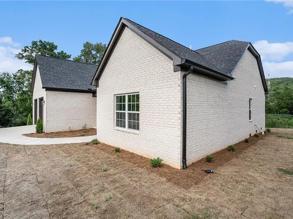 137 E Madison St, Chatsworth, GA 30705