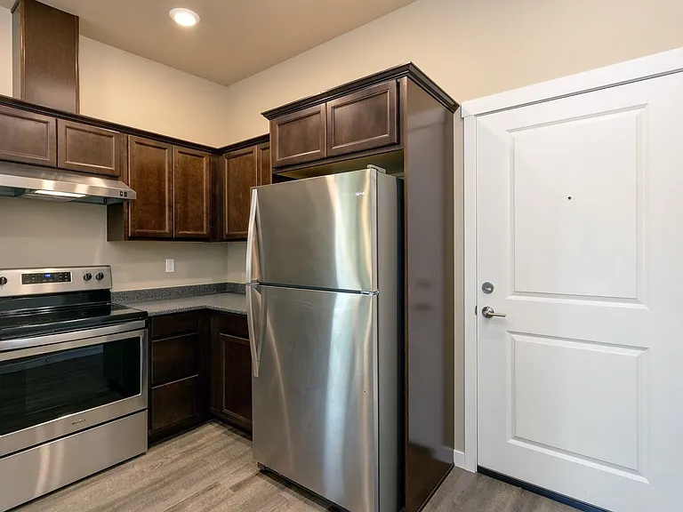 One Month Free, Broadway Station Apartments — Photo 17