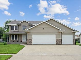 318 Crestview Dr, Center Point, IA 52213