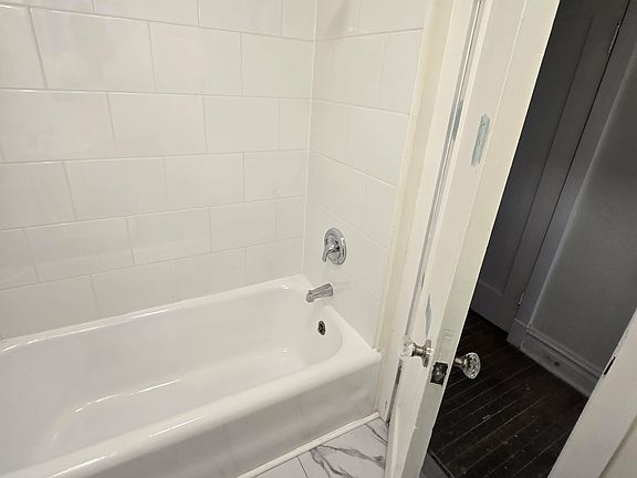 5th image of 6300 N Rosebury Ave APT 3S