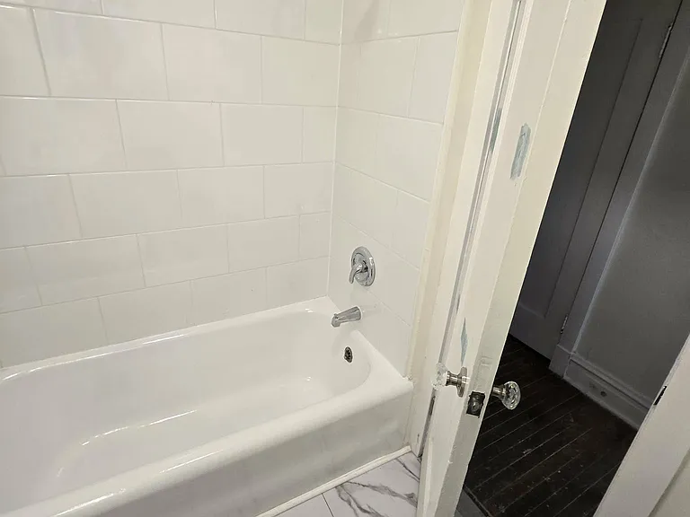6300 N Rosebury Ave #2S — Photo 6