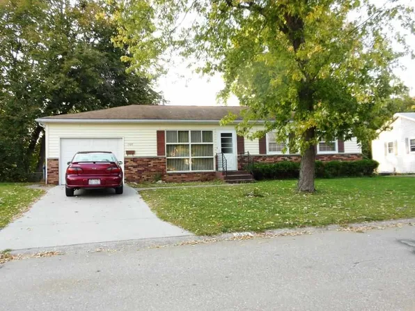 1522 13th St, Silvis, IL 61282