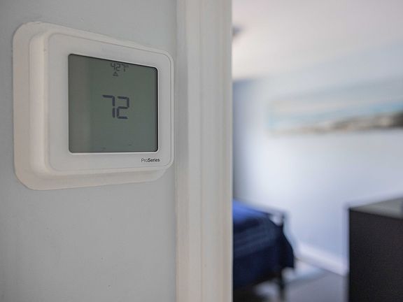 4th image of 4104 Huron Ave