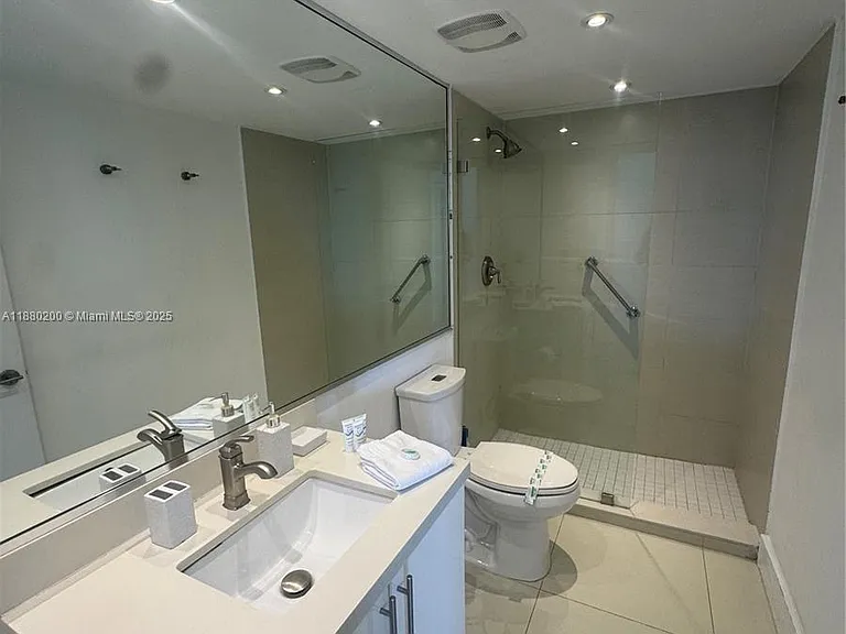 5151 Collins Ave #923 — Photo 14