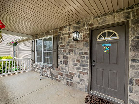 5th image of 935 S Creek Dr W