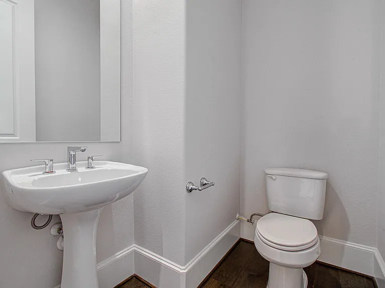 9532 London Bridge Sta — Photo 14