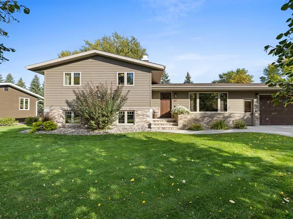 416 Spruce St, Bottineau, ND 58318