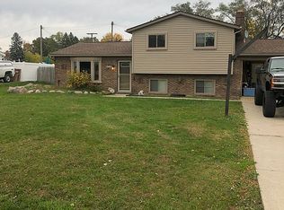 2618 Caterham Dr, Waterford, MI 48329